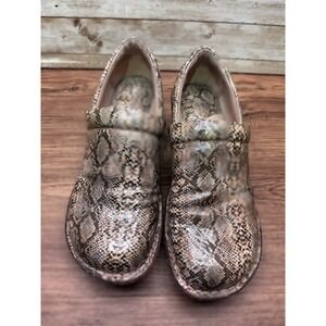 BOC BORN‎ Women's Faux Snake Skin Slip On Clogs  Shoes Size 8 Sandals Mules